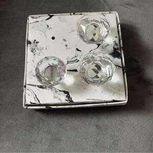 Crystal knobs set of 2   One knob is separate